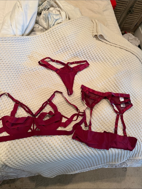 Avidlove Other - Strappy Lace-Up Bra, Thong & Garter Set in Burgundy